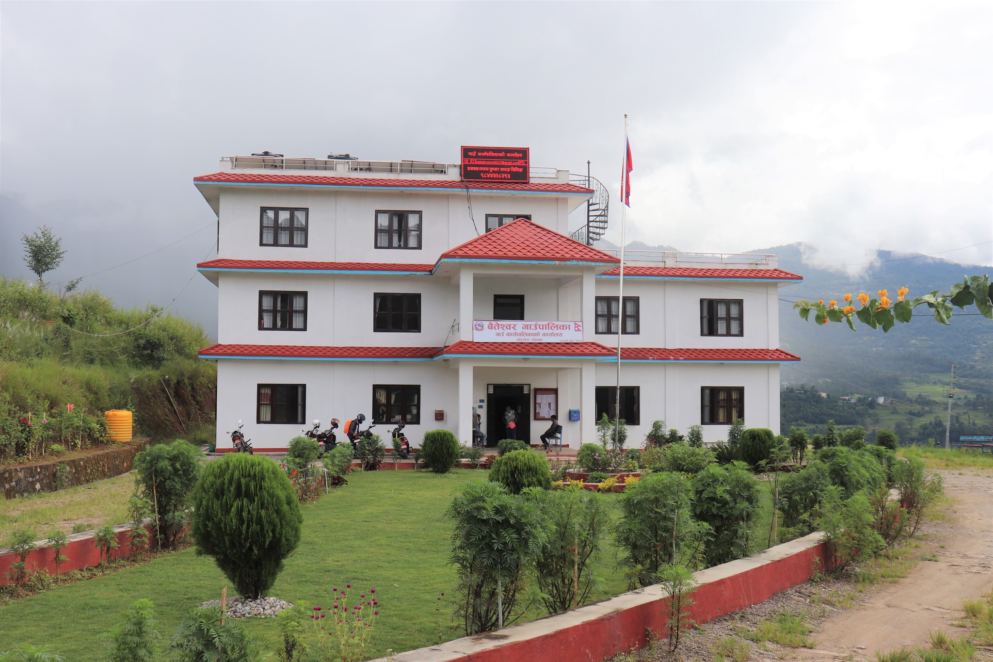 बाढी पिडितका लागि बैतेश्वर गाउँपालिकाको ७ लाख ७० हजार रुपैयाँ सहयोग